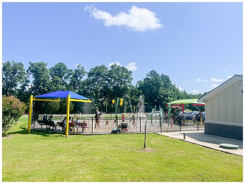 A full view of a free splash pad near Hanover County Virginia.